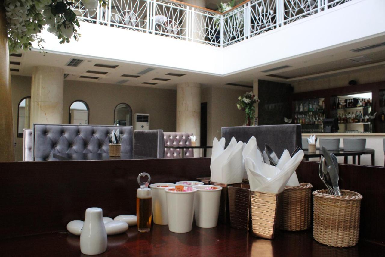 Hotel Amaritsah Brazzaville Exterior foto